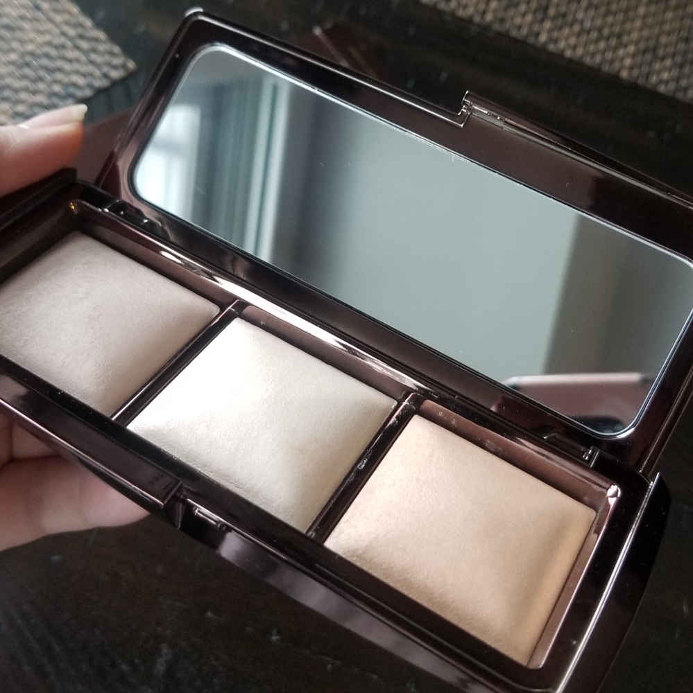 Hourglass ambient lighting palette
